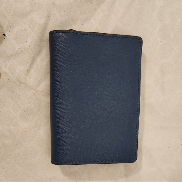 Michael Kors Susannah Ew Medium Slim Wallet - Picture 3 of 6